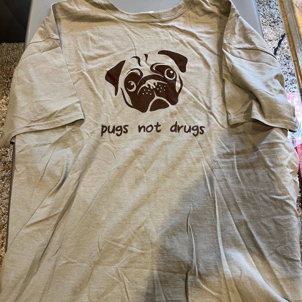 Pugs not Drugs Graphic Shirt Size XL